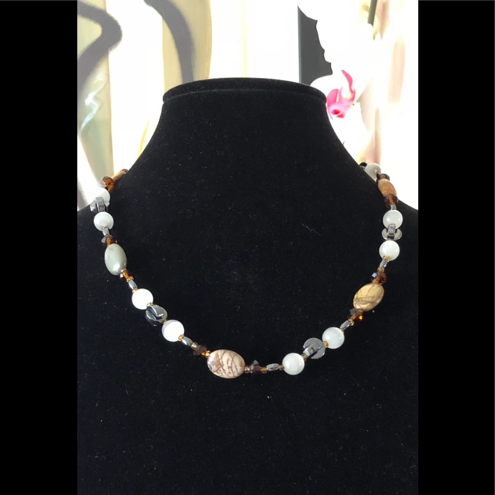 PACKMAN-CATSEYE BEADED NECKLACE.